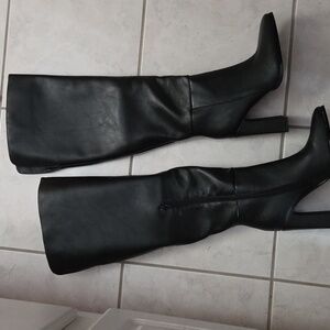 Monrow Black Heeled Boots